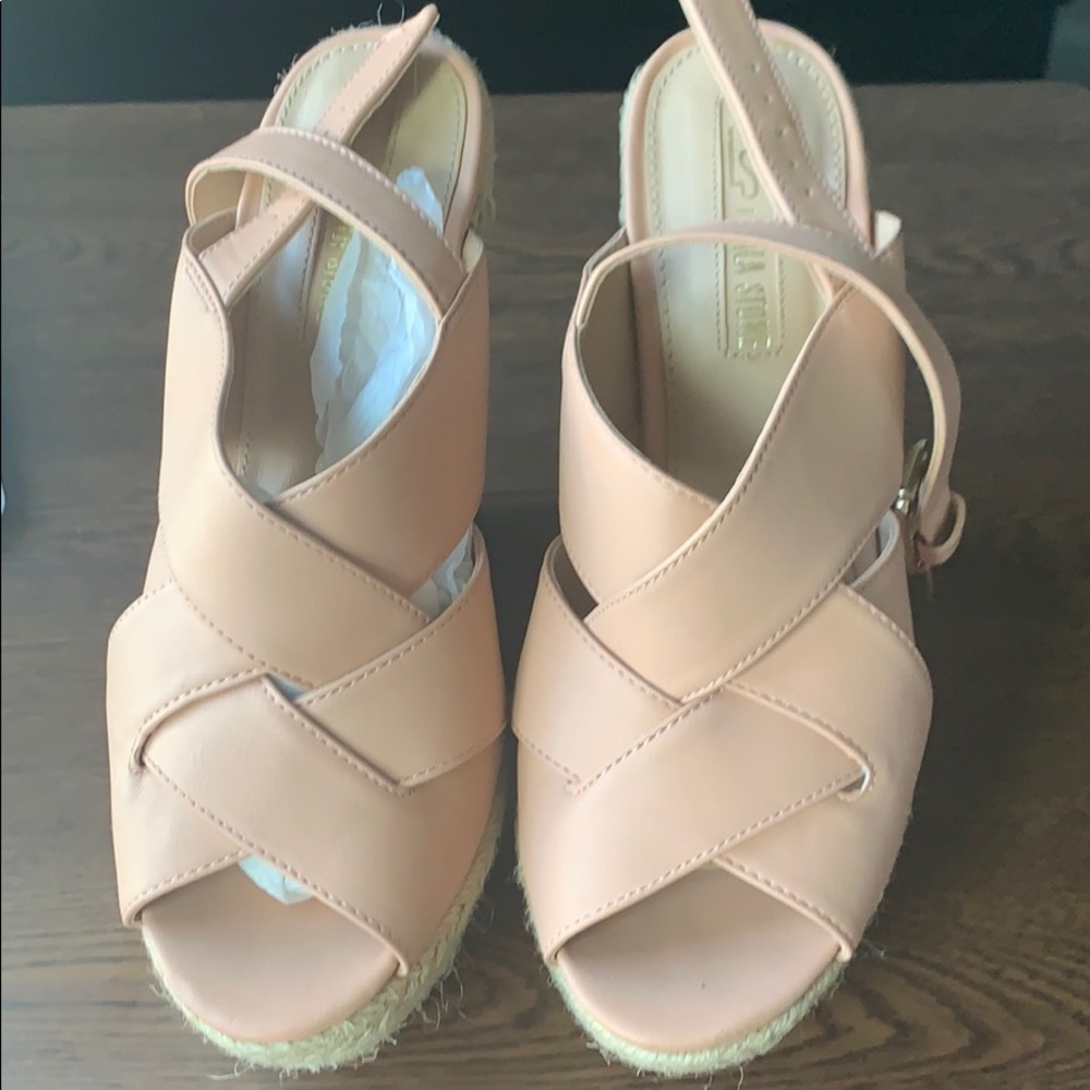 Summer Wedge, peachy pink color